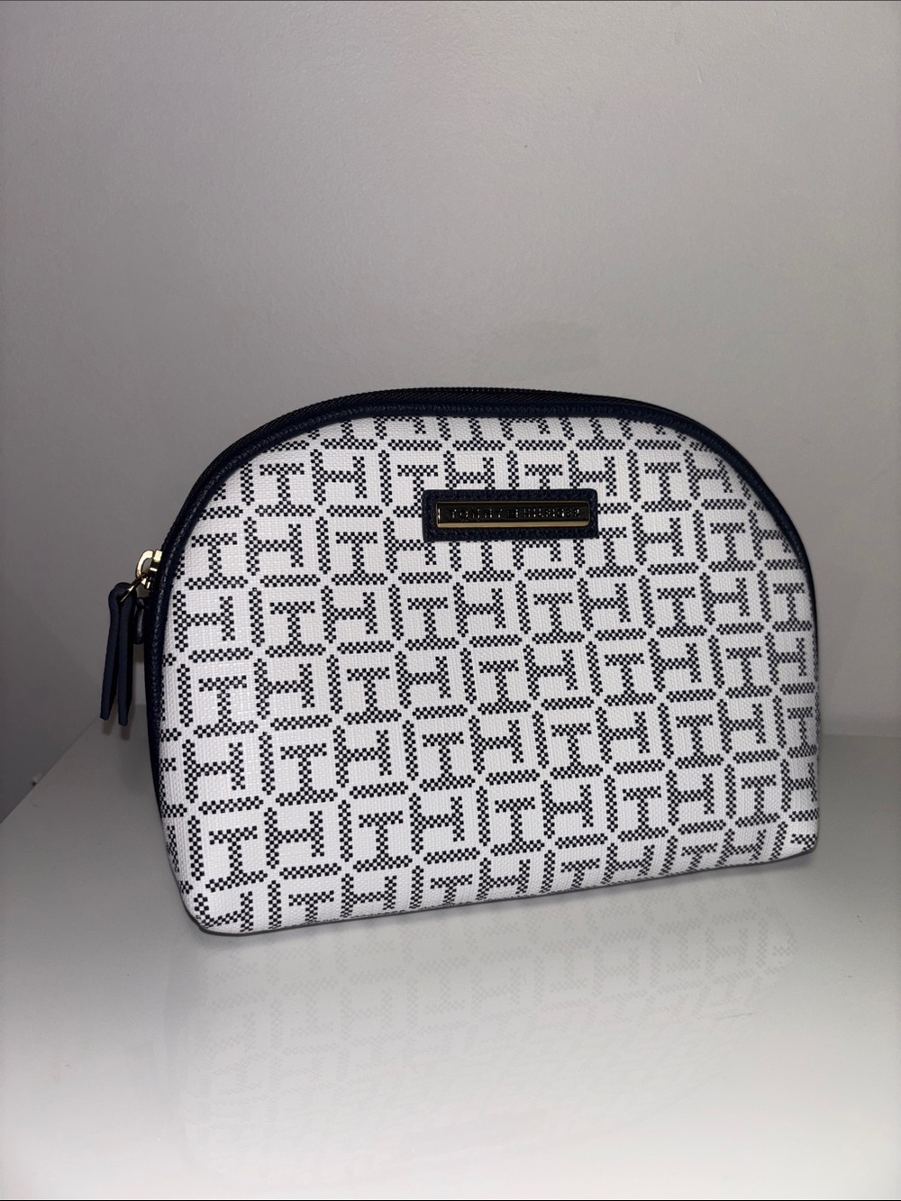 Tommy Hilfiger White and Navy Logo Cosmetic Case